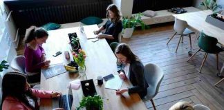Mes de las Madres: ampliando la participación femenina en el mercado laboral 
