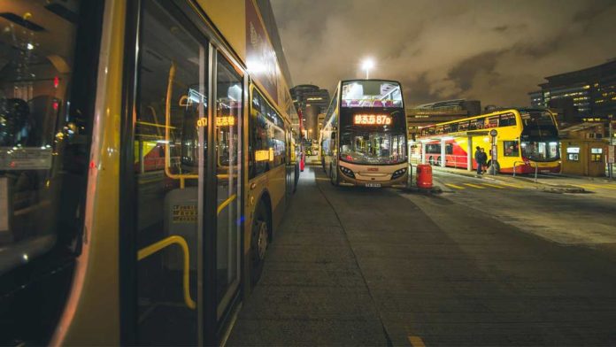 Por qué no basta con comprar buses eléctricos
