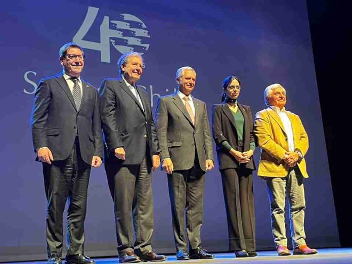 SalmonChile Summit: Kast destaca a trabajadores que “salvaron la industria” y vincula Plan de Reconstrucción a la salmonicultura