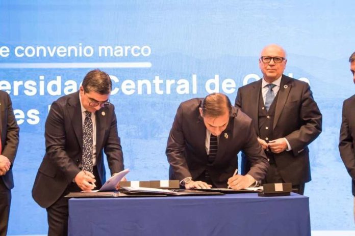 Universidad Central y Andes Iron firman alianza estratégica para impulsar el desarrollo en la Región de Coquimbo