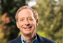 Brad Smith, de Microsoft, y su reflexión sobre la IA: debe ampliar, no reemplazar, el trabajo y la educación humana Brad Smith, de Microsoft, y su reflexión sobre la IA: debe ampliar, no reemplazar, el trabajo y la educación humana
