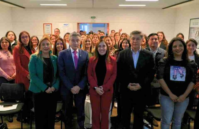Charla abordará los desafíos para equilibrar la vida laboral, personal y familiar de las mujeres en minería Charla abordará los desafíos para equilibrar la vida laboral, personal y familiar de las mujeres en minería
