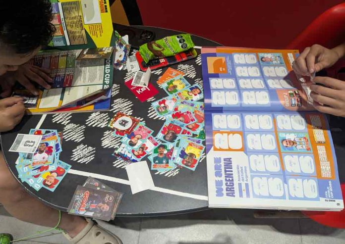 Desde el reciclaje a la reutilización: ¿qué hacer con los residuos de las láminas de nuestro álbum? Desde el reciclaje a la reutilización: ¿qué hacer con los residuos de las láminas de nuestro álbum?