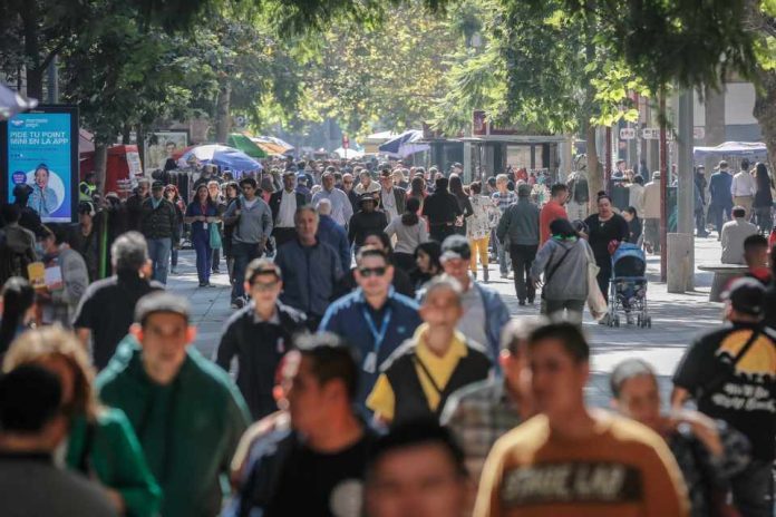 Desempleo en Chile no cede: tasa nacional sube a 9,4% y RM golpea con 9,8% en el trimestre marzo-mayo 2026