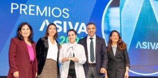 Esval recibe el premio “Mujer y Empresa” de Asiva por su compromiso con la equidad Esval recibe el premio “Mujer y Empresa” de Asiva por su compromiso con la equidad
