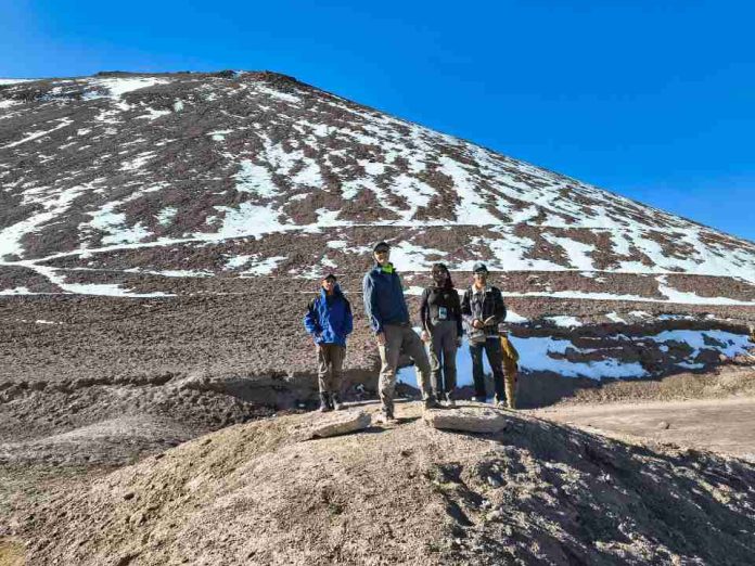 Investigador UDA crea colecciones de microorganismos propios de Atacama para abordar desafíos de contaminación, biomedicina, minería verde y agricultura del desierto