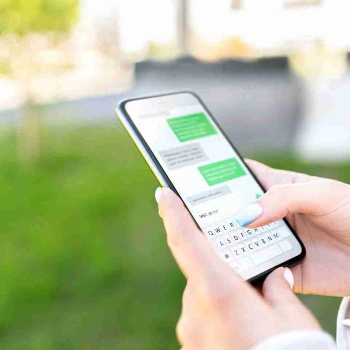 Más de 800 mil personas buscan trabajo en Chile: nuevas plataformas permiten recibir ofertas laborales directamente por WhatsApp