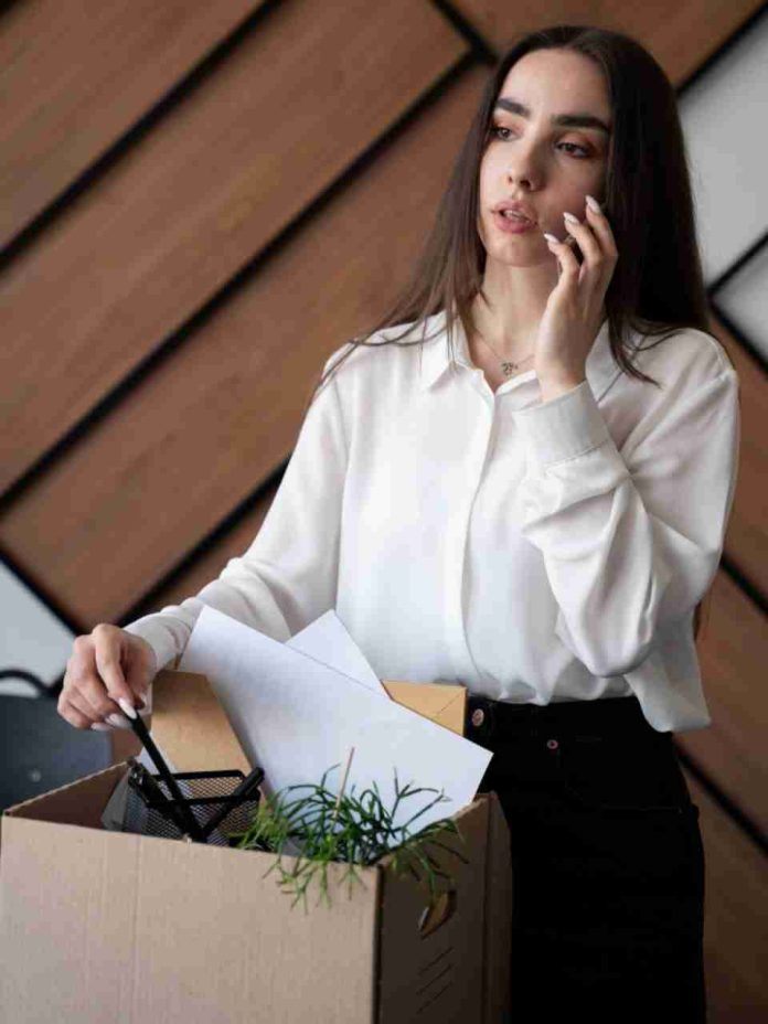 Más de un año buscando empleo: el desafío que enfrentan miles de mujeres en Chile y la habilidad que puede ayudarlas a reinsertarse laboralmente 