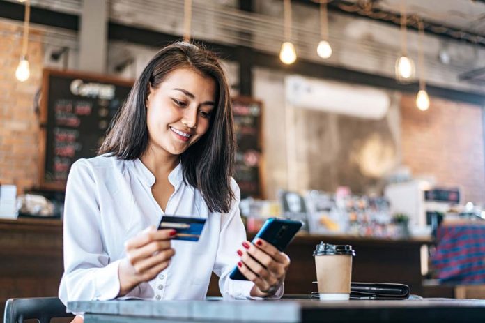 Más de un tercio de los chilenos prioriza flexibilidad y no tanto el monto disponible al tomar un crédito Más de un tercio de los chilenos prioriza flexibilidad y no tanto el monto disponible al tomar un crédito