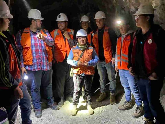 “Mujeres en la minería presentes siempre, visibles desde hace poco” “Mujeres en la minería: presentes siempre, visibles desde hace poco”