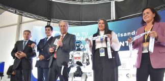 Plataforma de innovación de EXPONOR inauguró su nueva edición con el robot humanoide de la UCSC