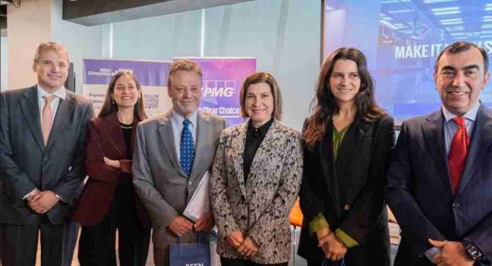 Presidenta de la CMF y líderes del sector financiero debatieron el futuro de la regulación en Chile: innovación, IA y estabilidad en la misma ecuación