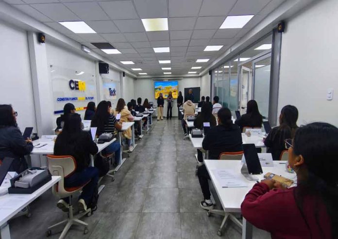 Teck Quebrada Blanca inicia programa de formación de Operadores CAEX para fortalecer la empleabilidad en Tarapacá