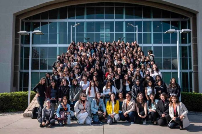 Una alianza que data de 2024: Ciclo de desayunos de líderes busca seguir impulsando el talento femenino en STEM de la mano de Transbank y Technovation Girls Chile