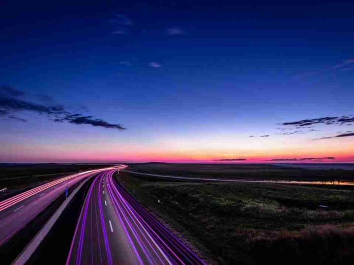 WOM inicia pruebas con tecnología 5G Advanced para aumentar velocidad y capacidad de red