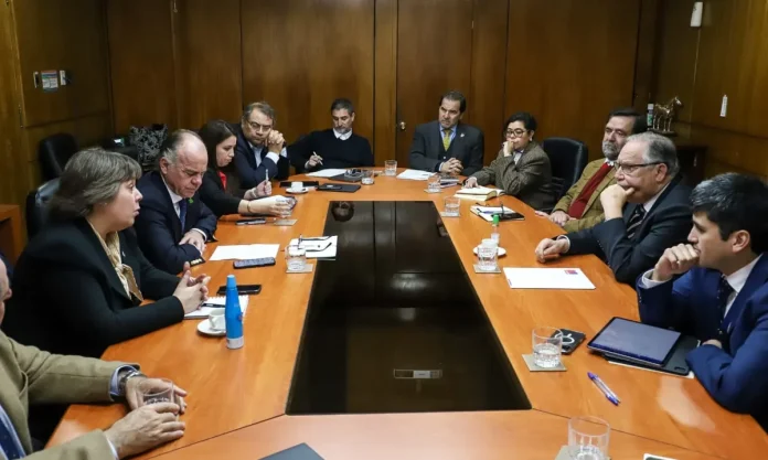 Consejo del Salmón y sector agrícola se reúnen con ministro Campos