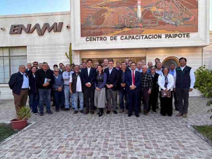 Biministro Mas se reunió en Paipote con asociaciones y gremios mineros de Atacama para abordar desafíos de ENAMI Biministro Mas se reunió en Paipote con asociaciones y gremios mineros de Atacama para abordar desafíos de ENAMI