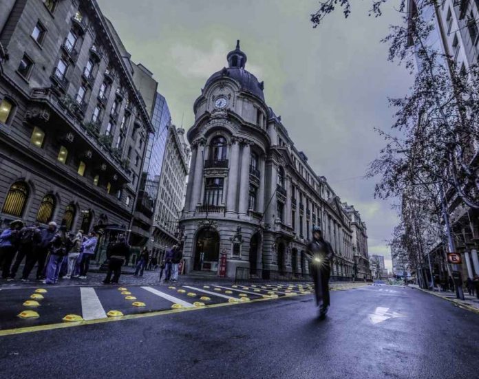 Chile coloca exitosamente tres bonos en euros por un total de €3.100 millones Chile coloca exitosamente tres bonos en euros por un total de €3.100 millones