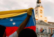 Cómo una democracia modelo terminó en crisis