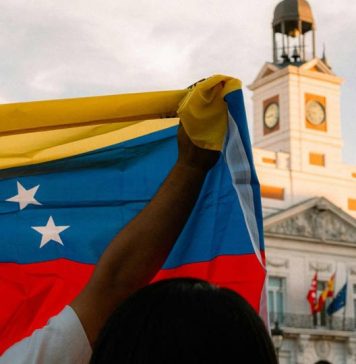 Reportaje | ¿Cómo una democracia modelo terminó en crisis? Las lecciones de Venezuela para América Latina Cómo una democracia modelo terminó en crisis