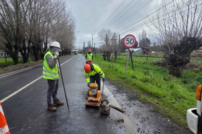 Con bacheos y vigilancia de cauces MOP Biobío refuerza respuesta al sistema frontal