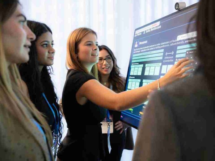 EY-Parthenon lanza desafío para empoderar a jóvenes mujeres en el área de la consultoría EY-Parthenon lanza desafío para empoderar a jóvenes mujeres en el área de la consultoría