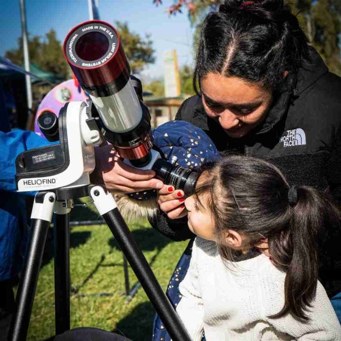 Más de 4300 personas participaron en la Gran Fiesta del Asteroide organizada por AUINRAO Más de 4300 personas participaron en la Gran Fiesta del Asteroide organizada por AUI/NRAO