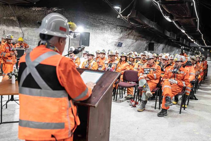 A un año del accidente en El Teniente, Codelco recordó a sus seis trabajadores fallecidos y reafirmó su compromiso con la seguridad A un año del accidente en El Teniente, Codelco recordó a sus seis trabajadores fallecidos y reafirmó su compromiso con la seguridad