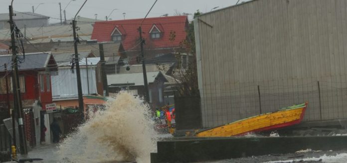 pag-11-daño-en-bote-artesanal-en-Cerro-Verde-Penco-foto-isidoro-850x400 Sectores productivos evalúan el golpe del sistema frontal e inician planes de contingencia