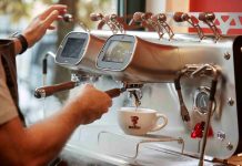 A 125 años de la innovación de Luigi Bezzera: cafeterías chilenas apuestan por máquinas espresso de última generación A 125 años de la innovación de Luigi Bezzera: cafeterías chilenas apuestan por máquinas espresso de última generación