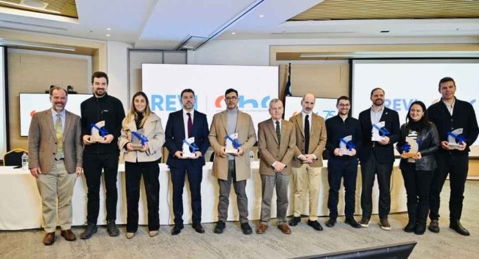 Alcaldes de la Región Metropolitana destacan avances de Revi, la herramienta de la CChC que agiliza los permisos de construcción con IA Alcaldes de la Región Metropolitana destacan avances de Revi, la herramienta de la CChC que agiliza los permisos de construcción con IA
