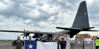 Avión con ayuda humanitaria chilena aterriza en Colombia