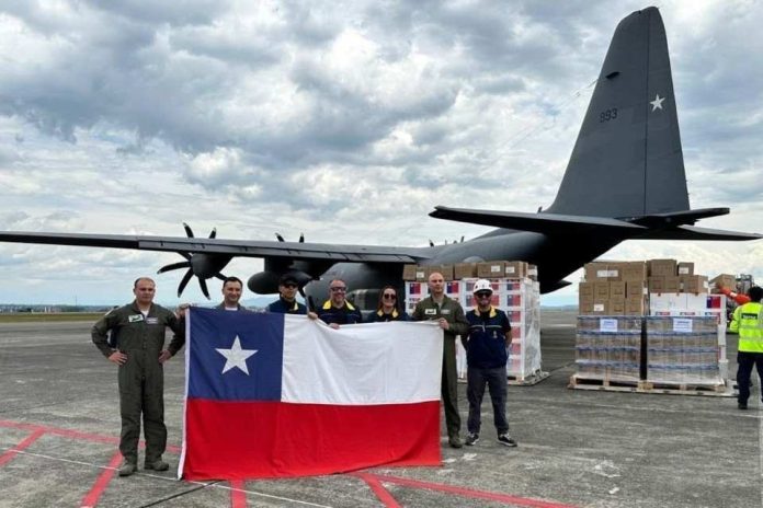 Avión con ayuda humanitaria chilena aterriza en Colombia