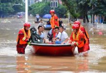 China evacúa a miles de personas mientras el tifón Narra trae lluvias torrenciales.