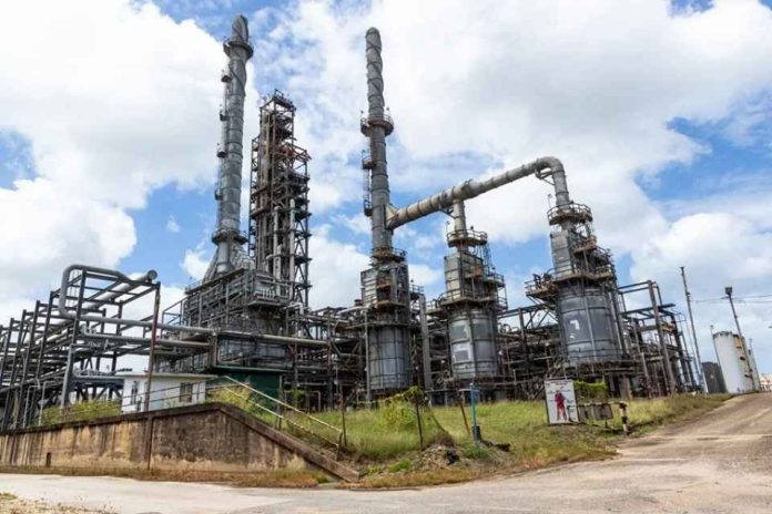 El brent cae un 3,89 %, hasta los 88,58 dólares, pese a las nuevas sanciones de EEUU a Irán