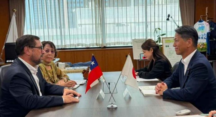 Canciller Pérez Mackenna se reúne con ministro de Estado de Economía, Comercio e Industria de Japón para explorar mayores oportunidades para los productos chilenos así como nuevas inversiones en nuestro país