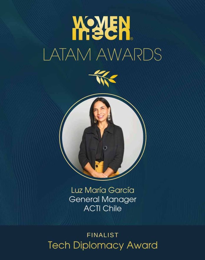 Luz María García, gerenta general de ACTI, finalista de los Women in Tech LATAM Awards 2026
