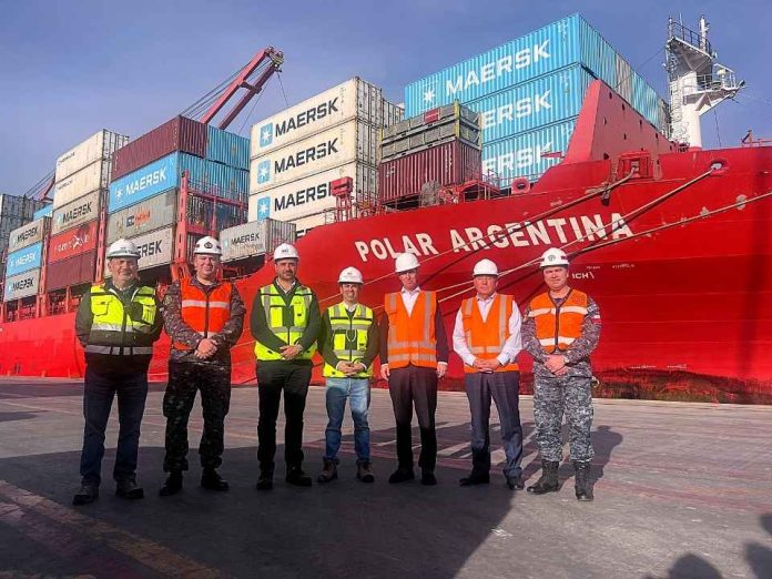 Ministro Arrau visita SVTI y revisa avances de nuevo sitio de  aforo para fortalecer el control portuario  