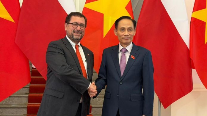 Ministro de Relaciones Exteriores inicia visita a Vietnam y se reúne con canciller: “Estamos preparados para avanzar en una alianza más integral” Ministro de Relaciones Exteriores inicia visita a Vietnam y se reúne con canciller: “Estamos preparados para avanzar en una alianza más integral”