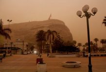 Fuertes vientos sorprenden a Arica mientras condiciones climáticas obligan a cerrar rutas y suspender clases en Parinacota Fuertes vientos sorprenden a Arica mientras condiciones climáticas obligan a cerrar rutas y suspender clases en Parinacota