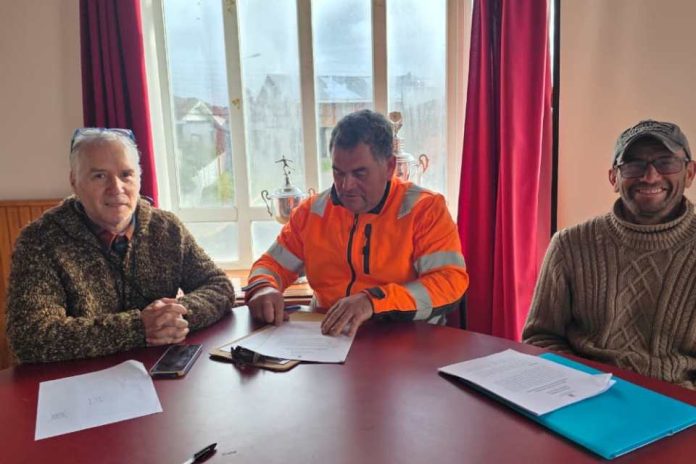 UACh-INCAR2 firma convenios de colaboración con Sindicatos de Pescadores Artesanales y Buzos de la región de Los Lagos UACh-INCAR2 firma convenios de colaboración con Sindicatos de Pescadores Artesanales y Buzos de la región de Los Lagos
