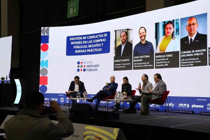 ChileCompra expone sobre conflictos de interés, datos abiertos y compras públicas de innovación