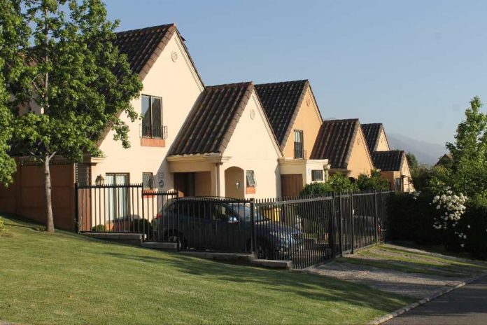 Colliers estima una rebaja de hasta 35% del dividendo de ser aprobadas y ejecutadas eficientemente las medidas propuestas por el Gobierno en materia de vivienda Colliers estima una rebaja de hasta 35% del dividendo de ser aprobadas y ejecutadas eficientemente las medidas propuestas por el Gobierno en materia de vivienda
