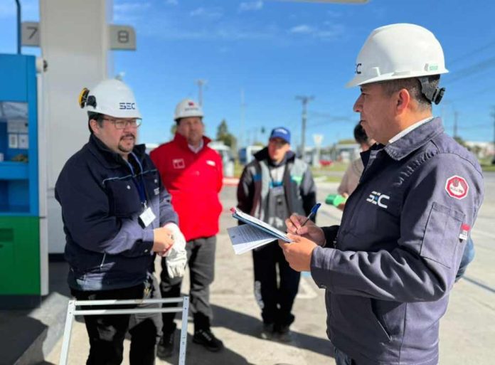 Fiscalización en Hualpén verifica que surtidores entreguen el volumen de combustible que pagan los clientes Fiscalización en Hualpén verifica que surtidores entreguen el volumen de combustible que pagan los clientes