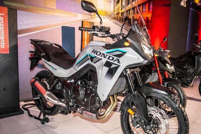 Honda refuerza su liderazgo en el mercado de motos y estrena en Chile la tecnología E-Clutch