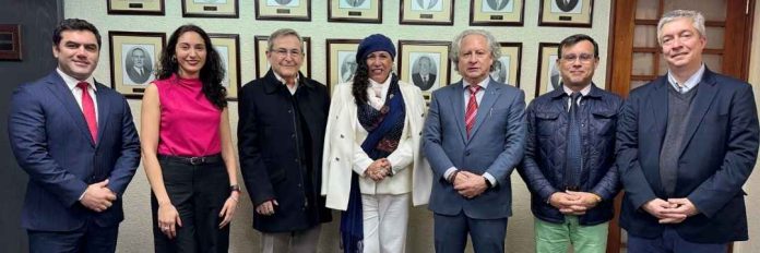 IIMCh y CIL LITHIUM sellan alianza para fortalecer la colaboración en torno al litio y las energías limpias