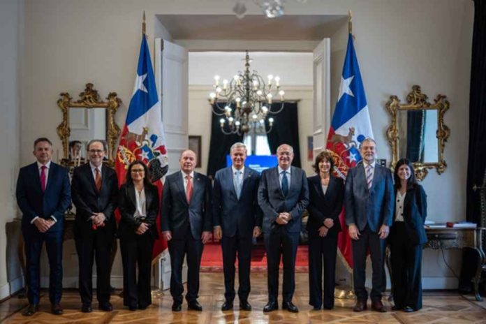 El Presidente de la República, José Antonio Kast, recibe al presidente del Banco Interamericano de Desarrollo (BID), Ilan Goldfajn