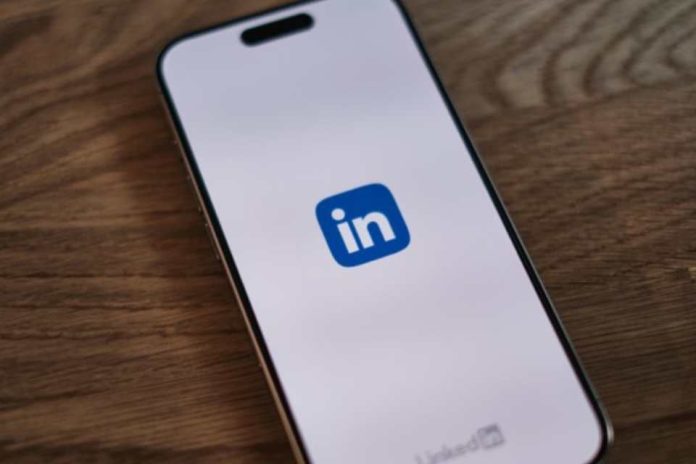 Mercado laboral ¿Dónde buscan trabajo los chilenos Redes sociales ganan terreno para obtener oportunidades laborales Mercado laboral ¿Dónde buscan trabajo los chilenos Redes sociales ganan terreno para obtener oportunidades laborales