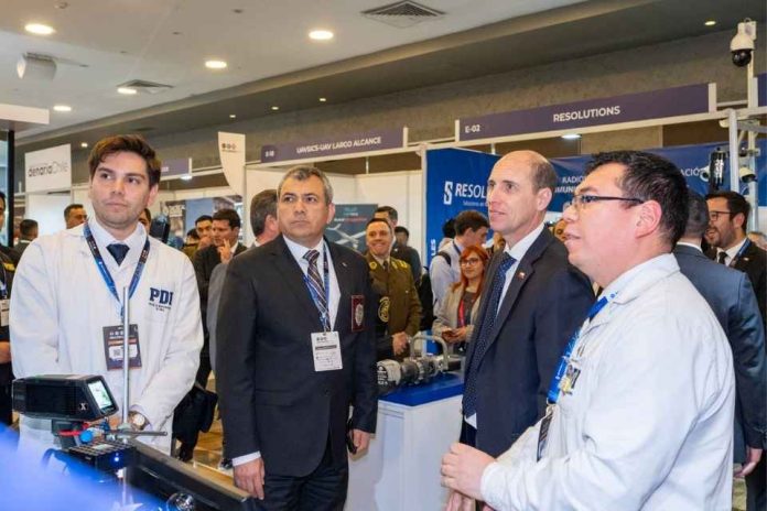 Ministro Arrau en visita a SeguridadExpo “La seguridad no es solo responsabilidad de las policías” Ministro Arrau en visita a SeguridadExpo: “La seguridad no es solo responsabilidad de las policías”