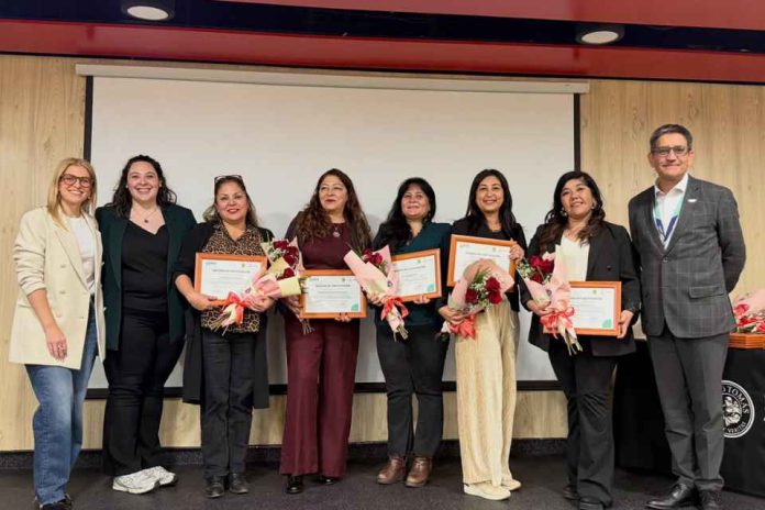 Mujeres en STEM Antofagasta culminan programa GlobalMente con nuevas herramientas para proyectar sus emprendimientos Mujeres en STEM Antofagasta culminan programa GlobalMente con nuevas herramientas para proyectar sus emprendimientos
